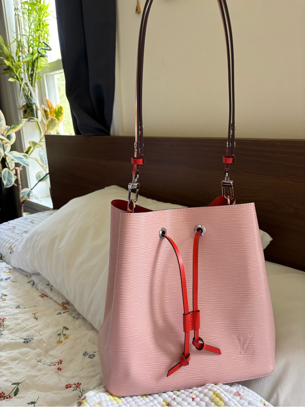 Louis Vuitton NeoNoe MM Epi Leather in Rose Ballerine Pink Red M54370 AUTHENTIC